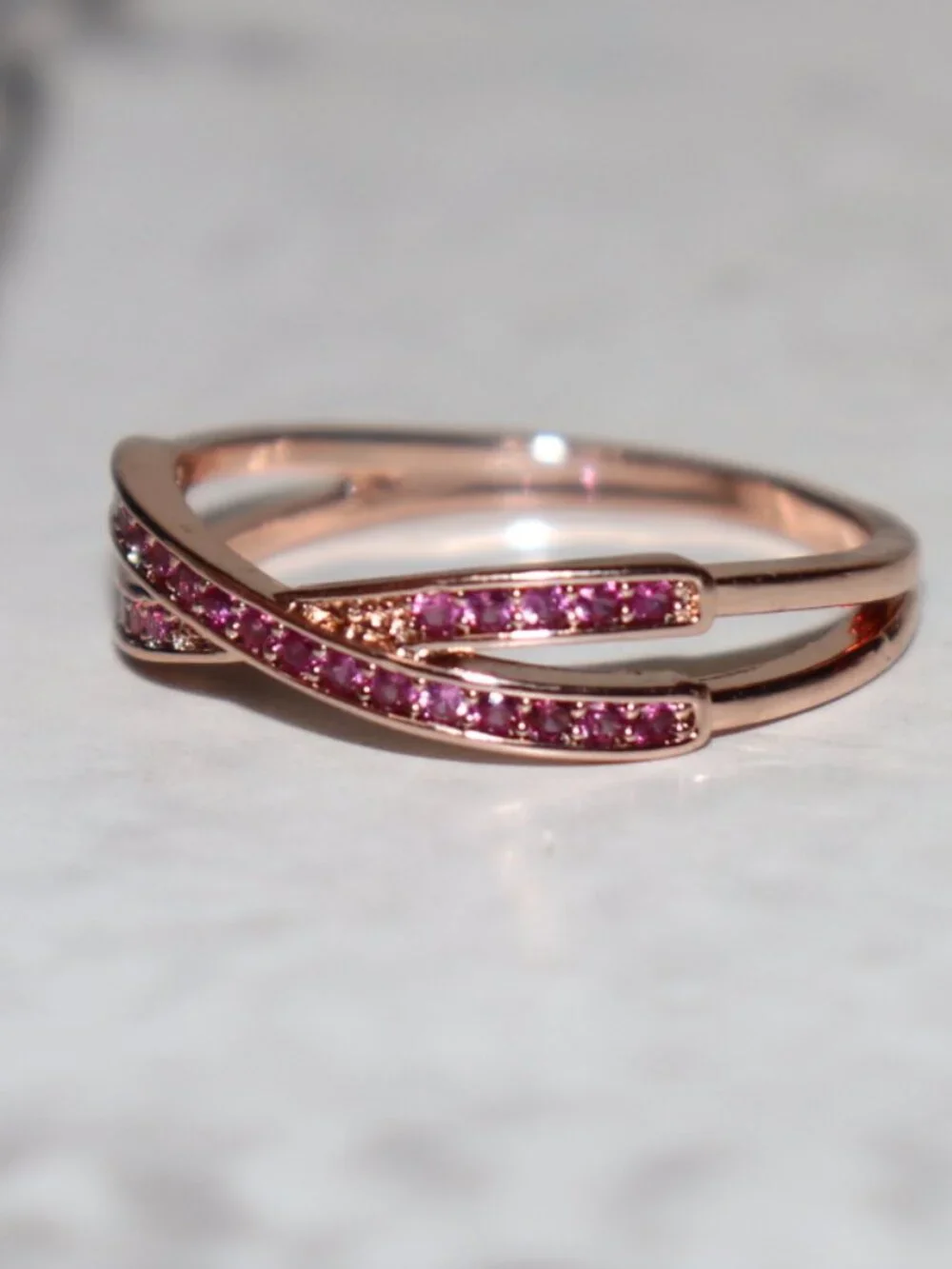 ✨ NWOT Rose Gold Intertwined Pink Stone Ring • Size 9 ✨